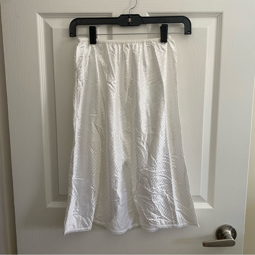Vintage NWOT white slip skirt with front slit detail (Made in Britain)